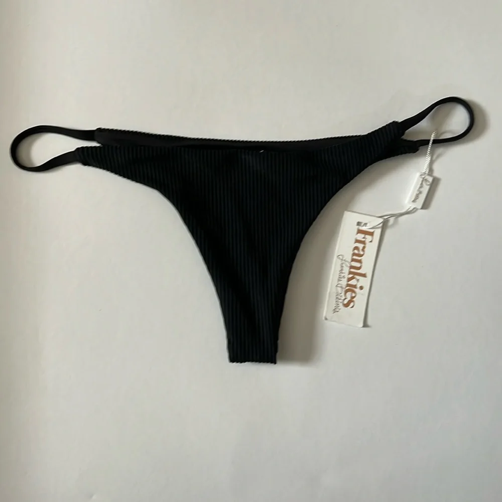 Frankie’s bikinis black Willa bottoms size medium- NWT
